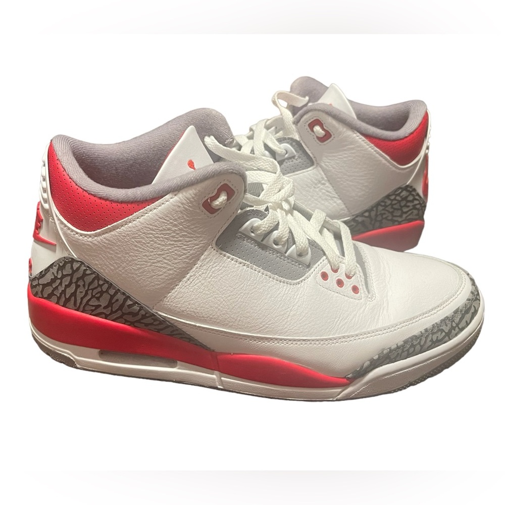 Nike Air Jordan 3 Retro in Fire Red Size 12